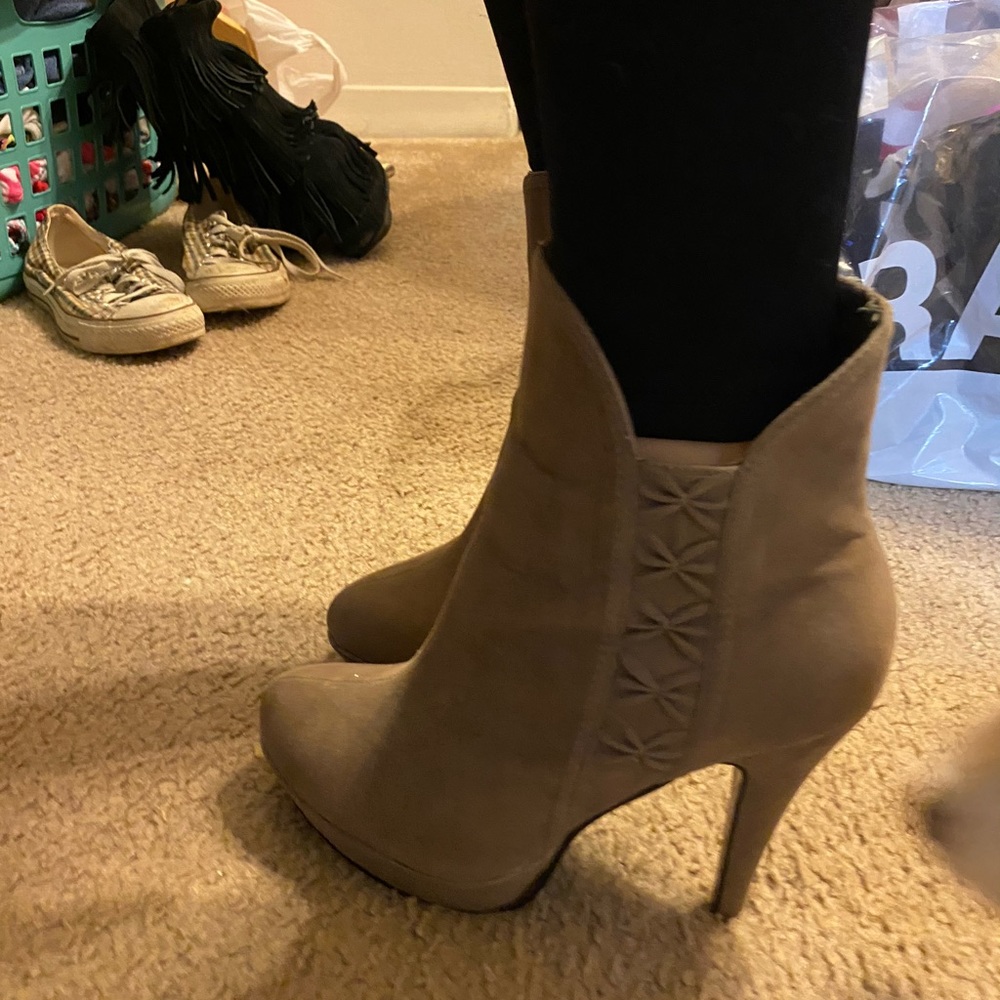 Taupe booties - Picture 5 of 10